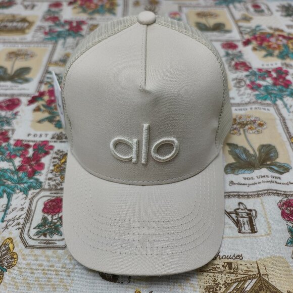 ALO Yoga Accessories - 🌟POSH HOT🌟 ALO Yoga casual District Trucker Hat